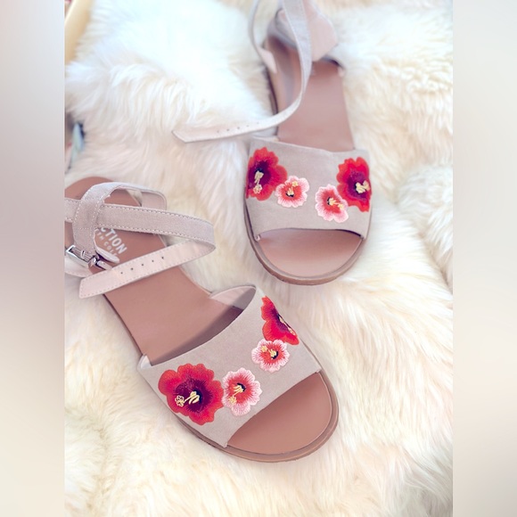 Ladies Stylish Floral Embroidery Open-Toe Sandals »RARE« KENNETH COLE FLORAL US8 - Picture 2 of 16